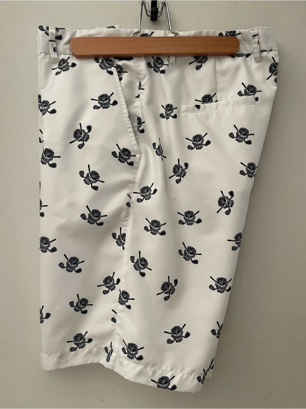Men's White Tattoo Golf Shorts with Black Skull & Crossed Clubs Print Size 38